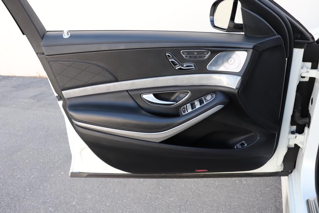 Photo 40 of this MERCEDES-BENZ S-CLASS S63 AMG