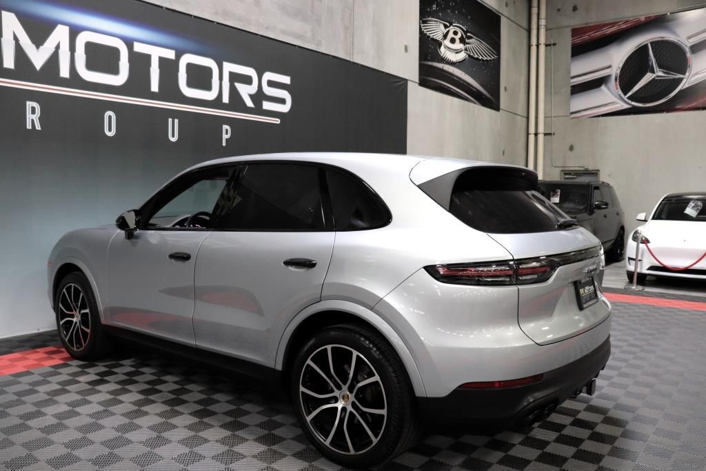 Photo 4 of this PORSCHE CAYENNE