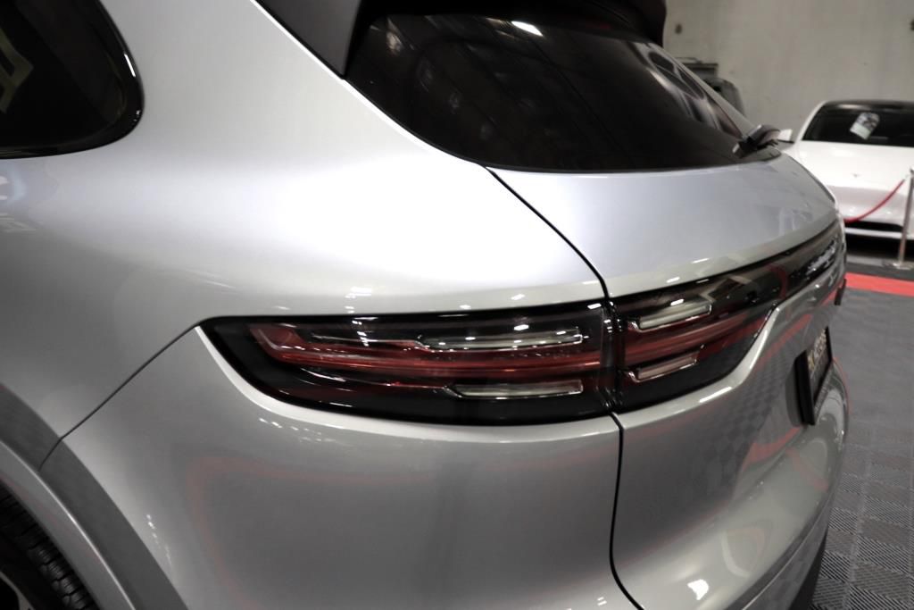 Photo 5 of this PORSCHE CAYENNE
