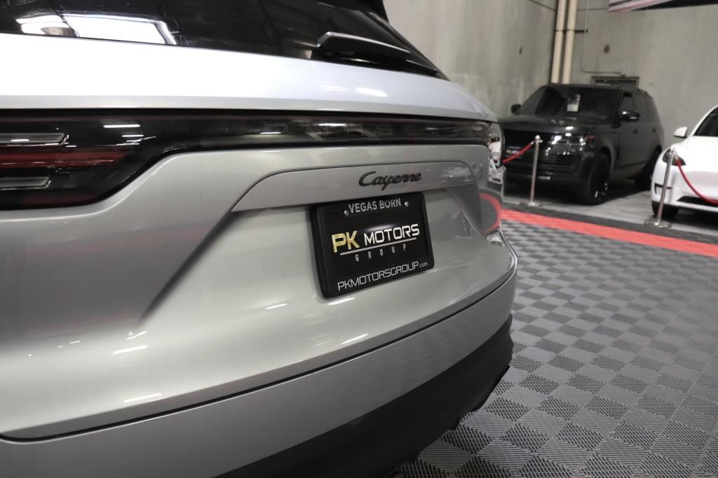 Photo 6 of this PORSCHE CAYENNE