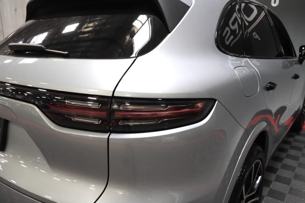 Photo 8 of this PORSCHE CAYENNE