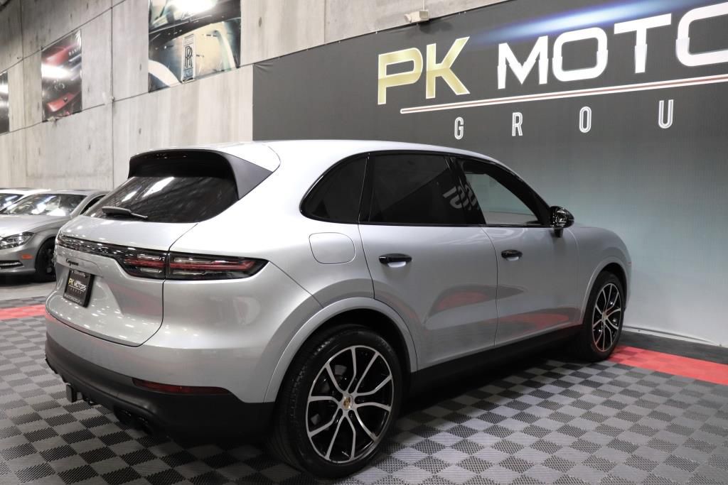 Photo 9 of this PORSCHE CAYENNE