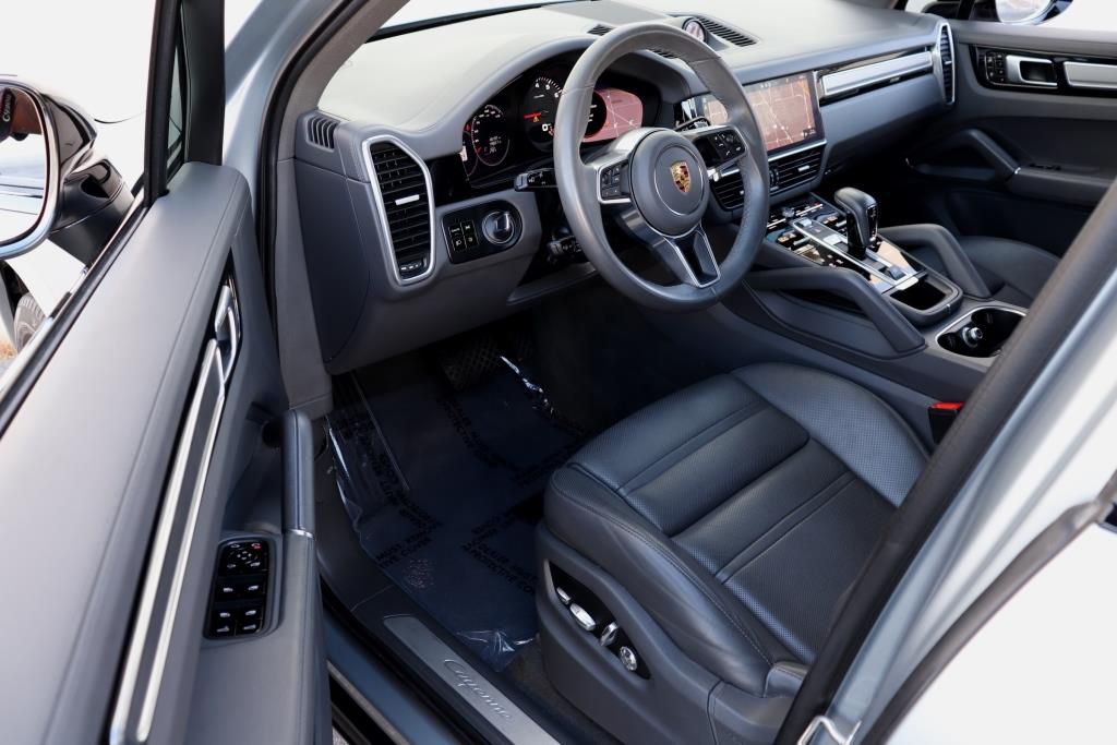 Photo 16 of this PORSCHE CAYENNE