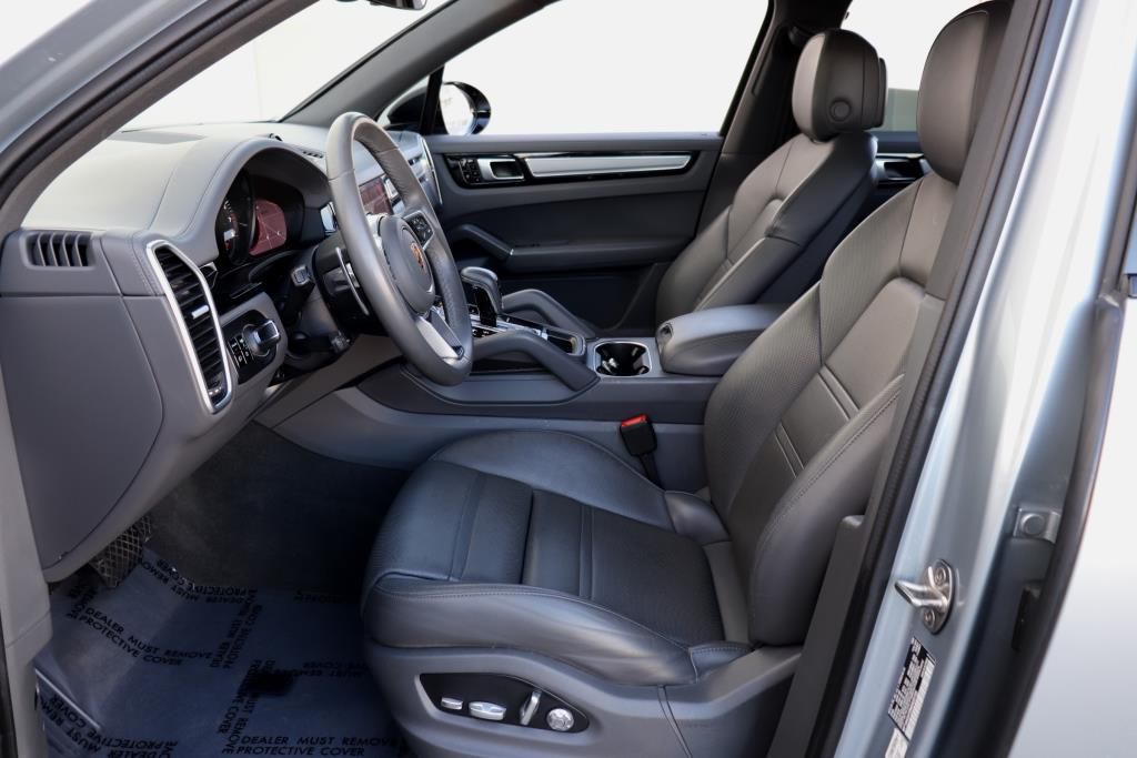 Photo 18 of this PORSCHE CAYENNE