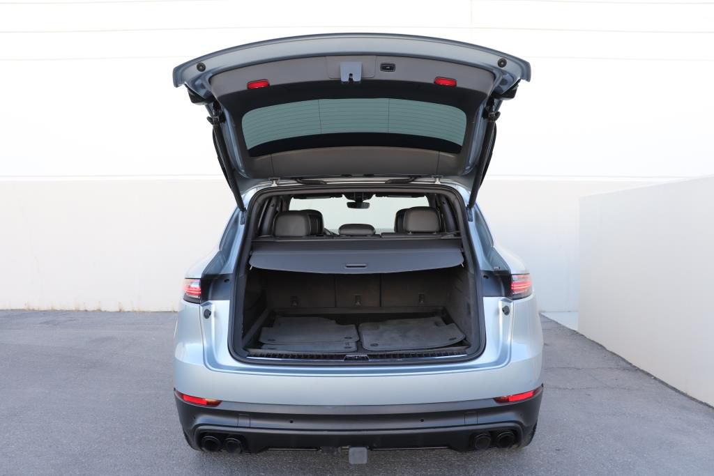 Photo 23 of this PORSCHE CAYENNE