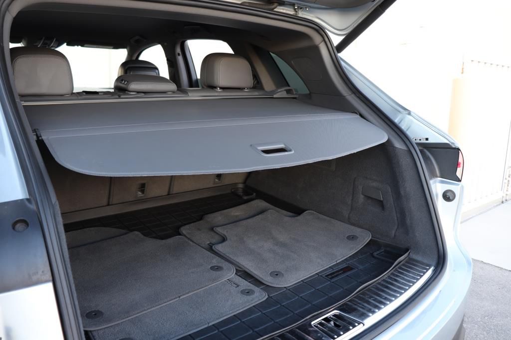 Photo 24 of this PORSCHE CAYENNE