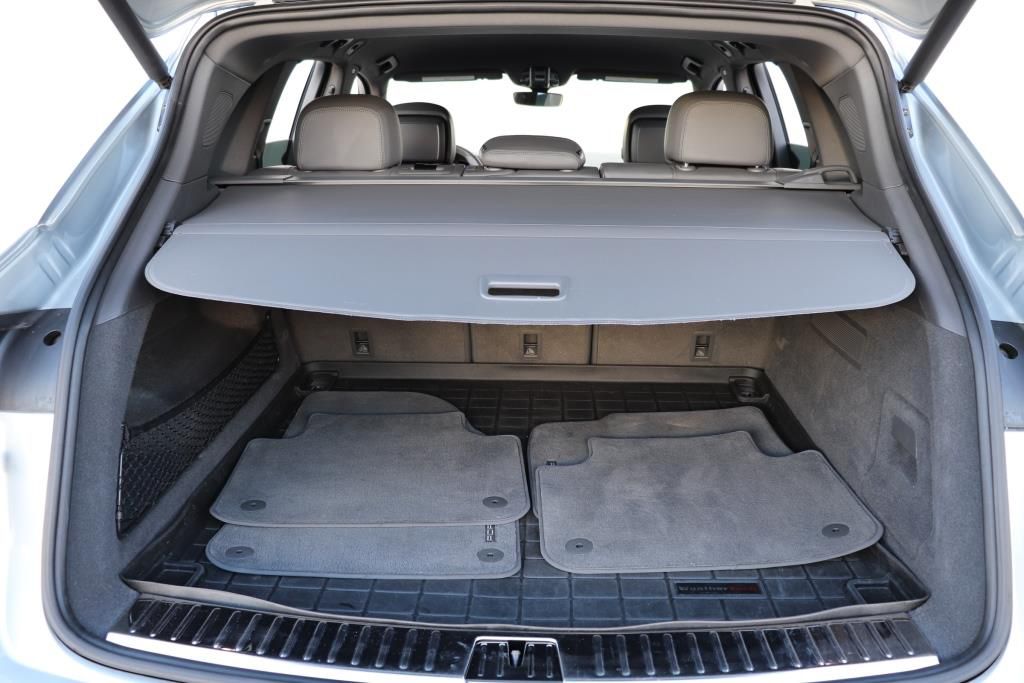 Photo 25 of this PORSCHE CAYENNE