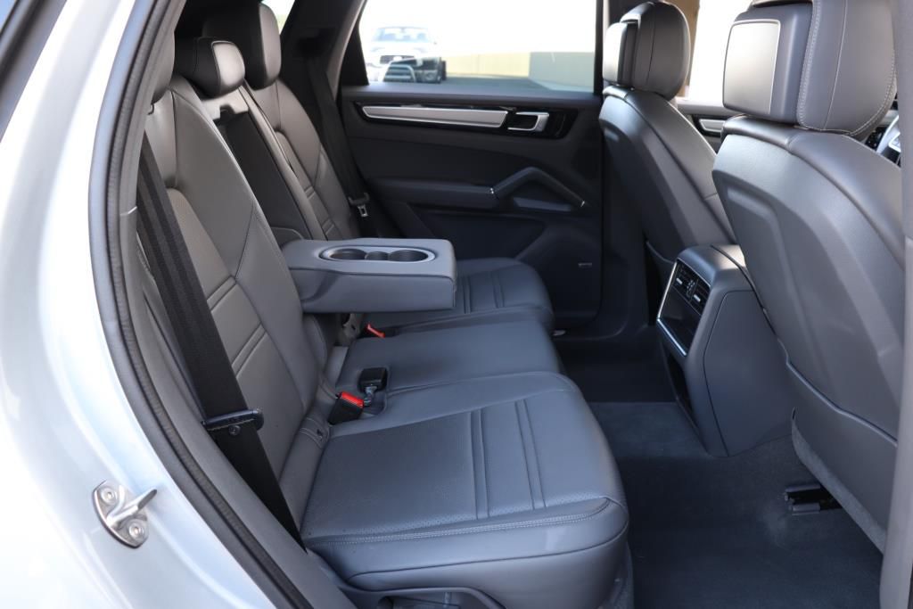 Photo 30 of this PORSCHE CAYENNE
