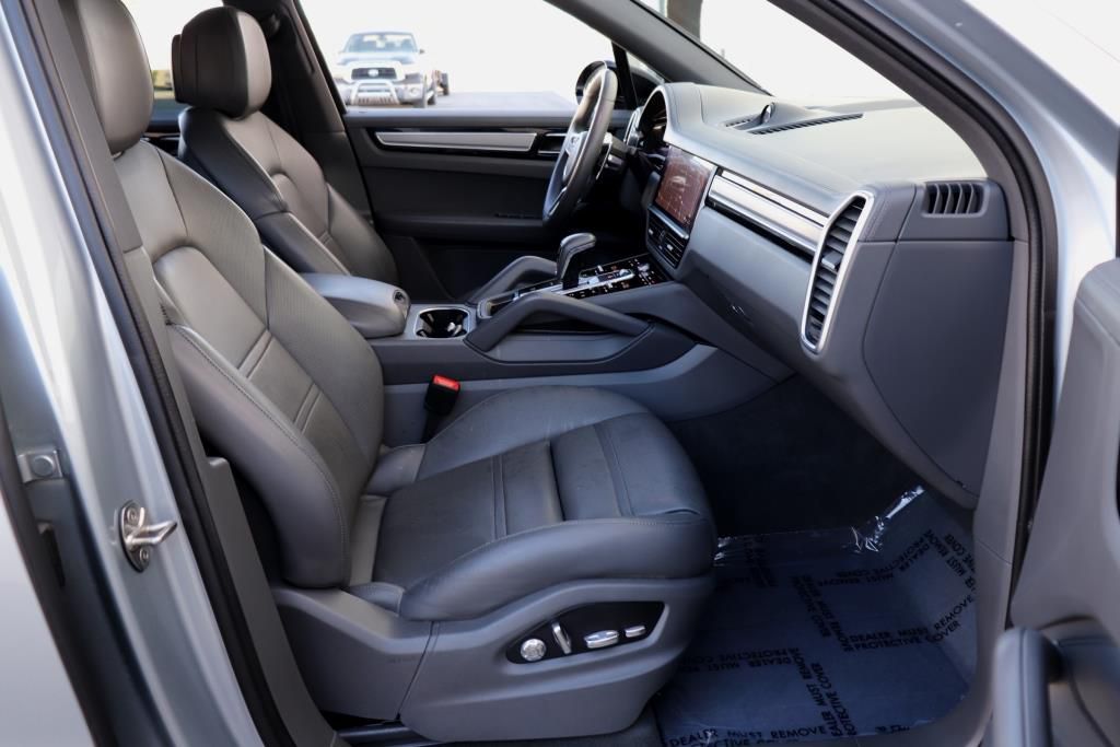 Photo 34 of this PORSCHE CAYENNE