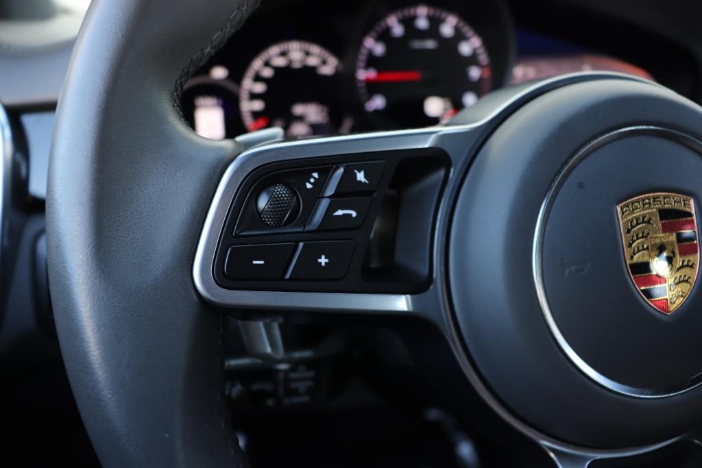 Photo 39 of this PORSCHE CAYENNE