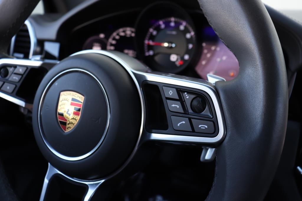 Photo 41 of this PORSCHE CAYENNE