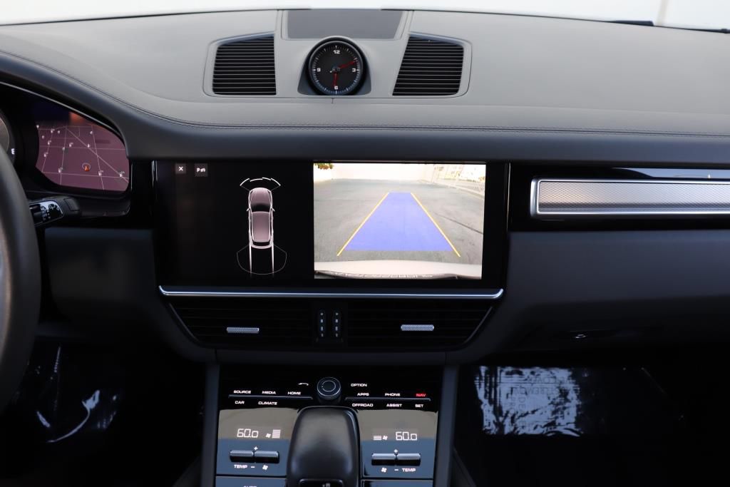 Photo 46 of this PORSCHE CAYENNE