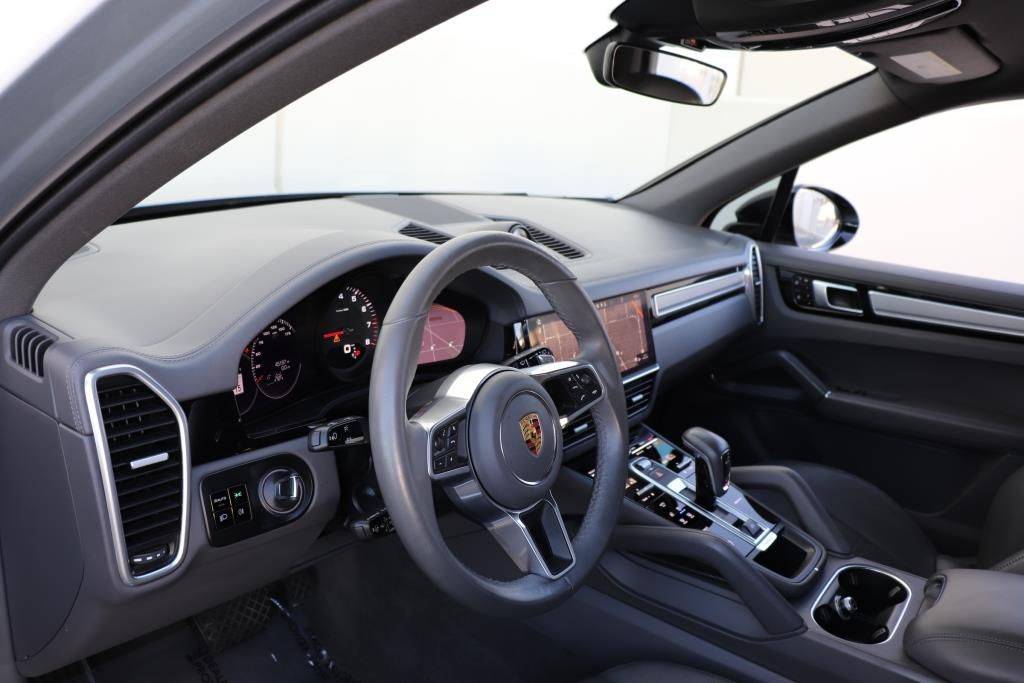 Photo 48 of this PORSCHE CAYENNE