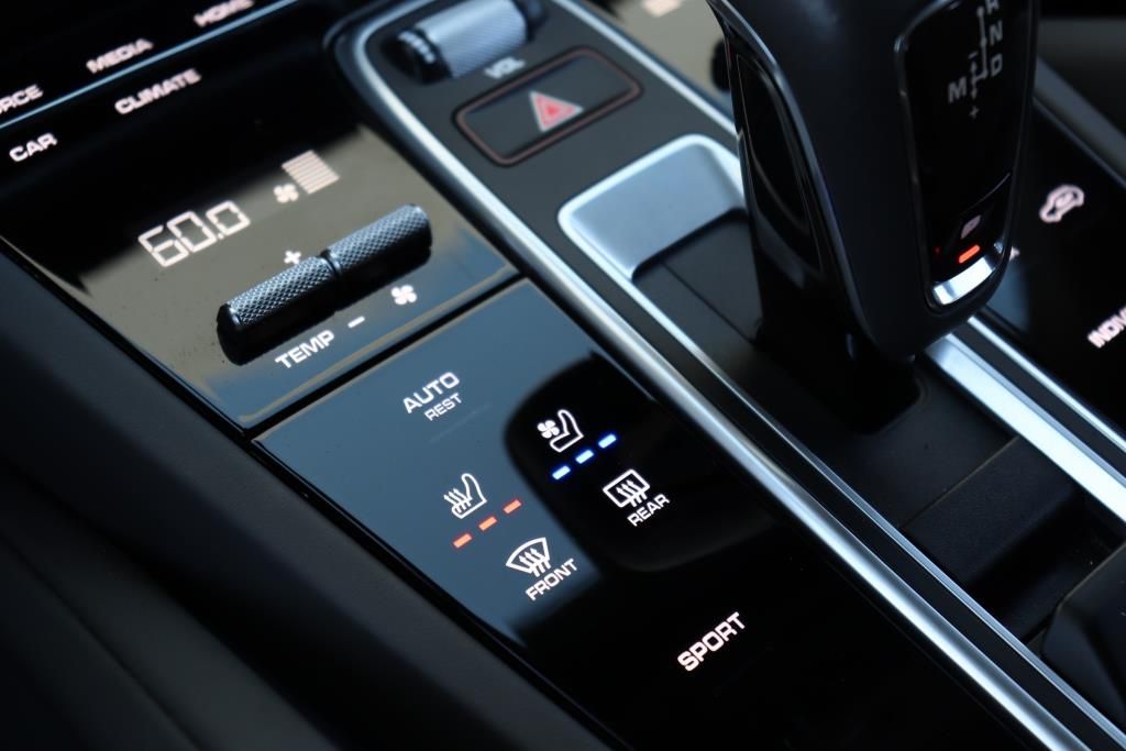 Photo 54 of this PORSCHE CAYENNE