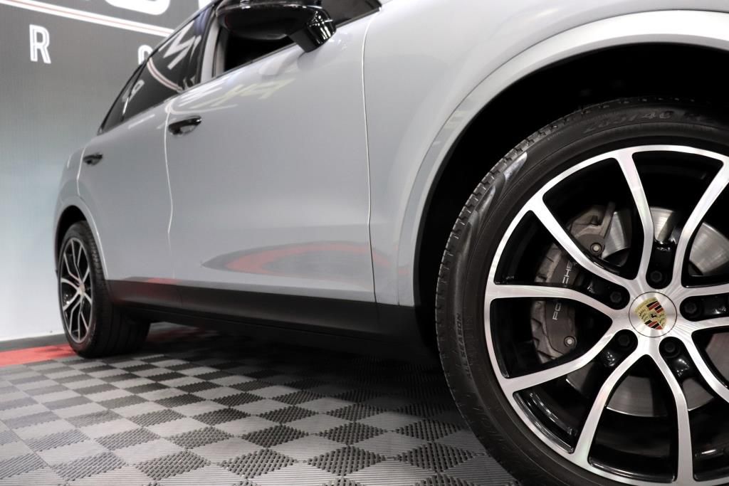 Photo 67 of this PORSCHE CAYENNE