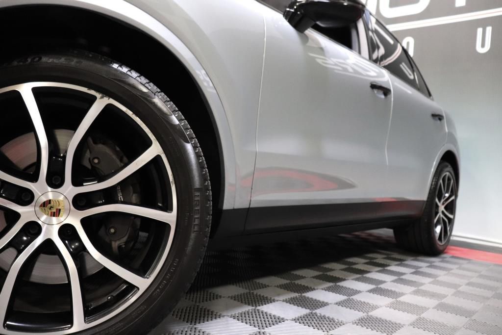 Photo 68 of this PORSCHE CAYENNE
