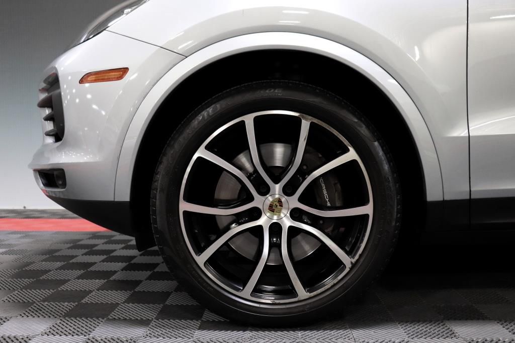 Photo 73 of this PORSCHE CAYENNE