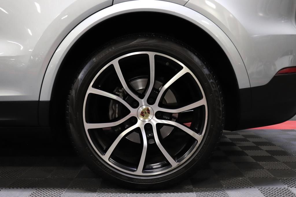 Photo 74 of this PORSCHE CAYENNE