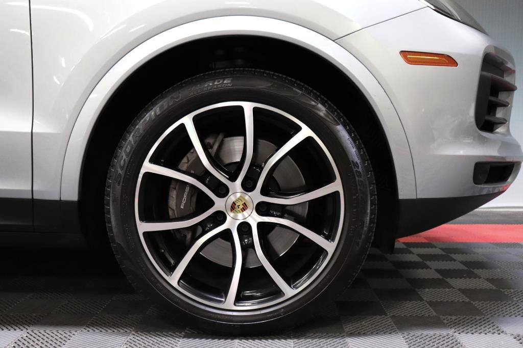 Photo 76 of this PORSCHE CAYENNE