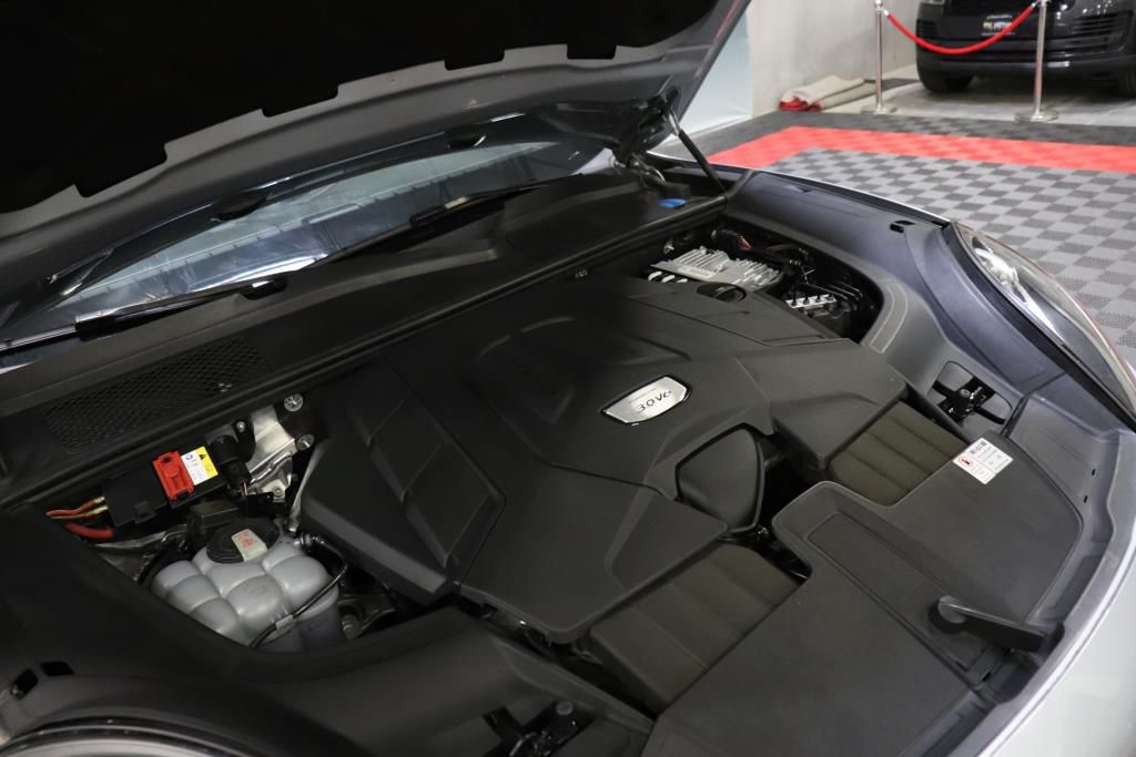 Photo 78 of this PORSCHE CAYENNE