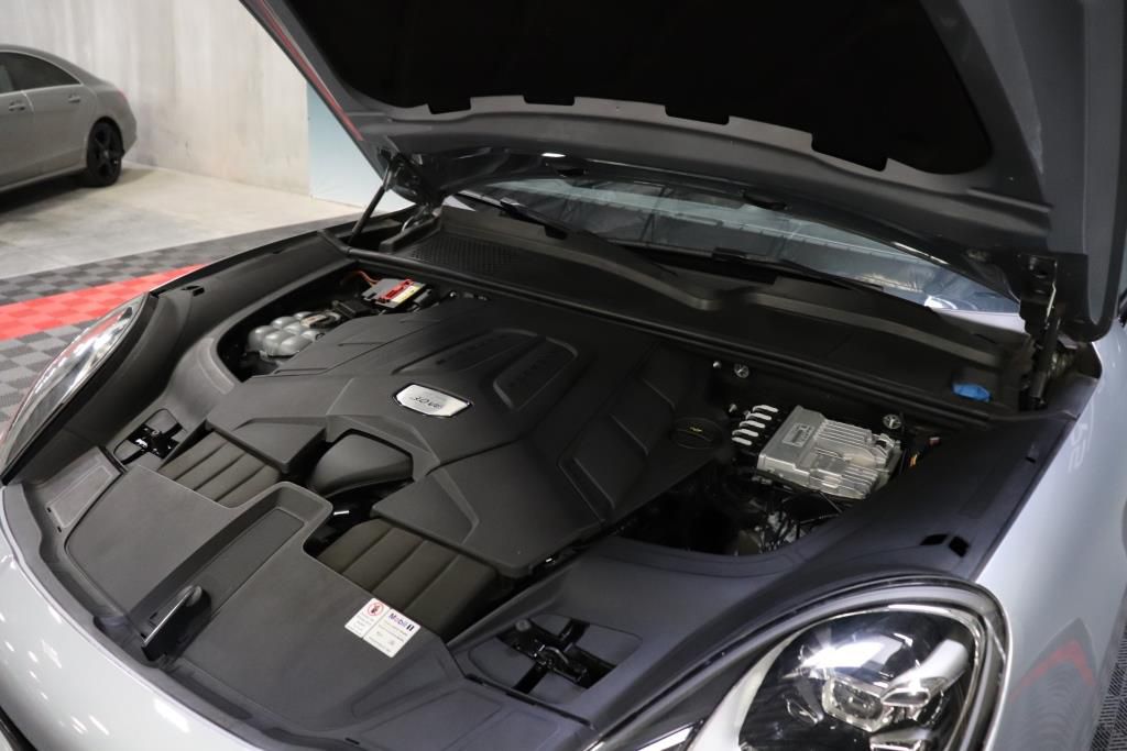 Photo 80 of this PORSCHE CAYENNE