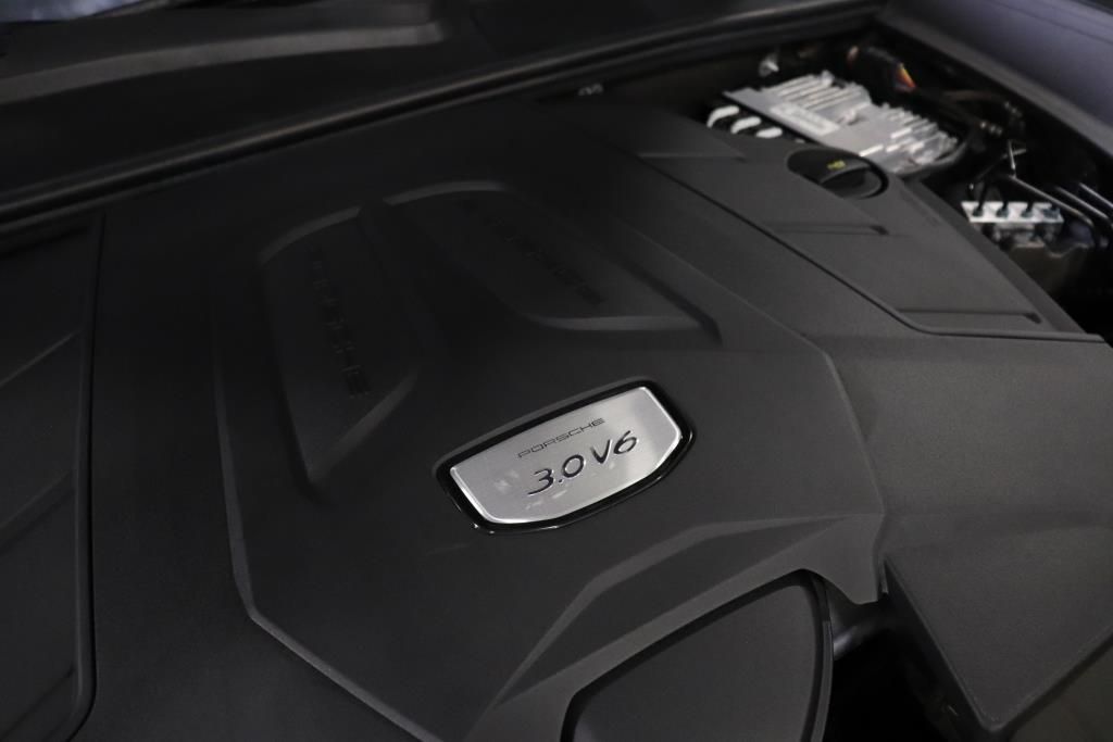 Photo 81 of this PORSCHE CAYENNE