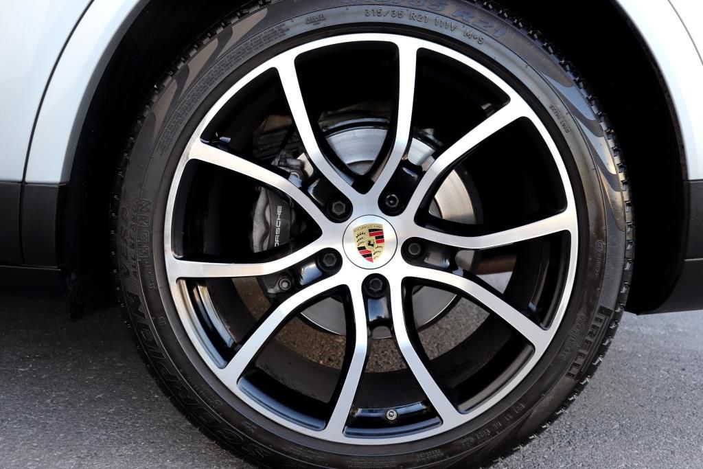 Photo 82 of this PORSCHE CAYENNE