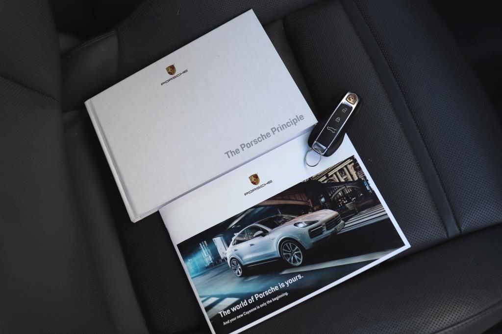 Photo 86 of this PORSCHE CAYENNE