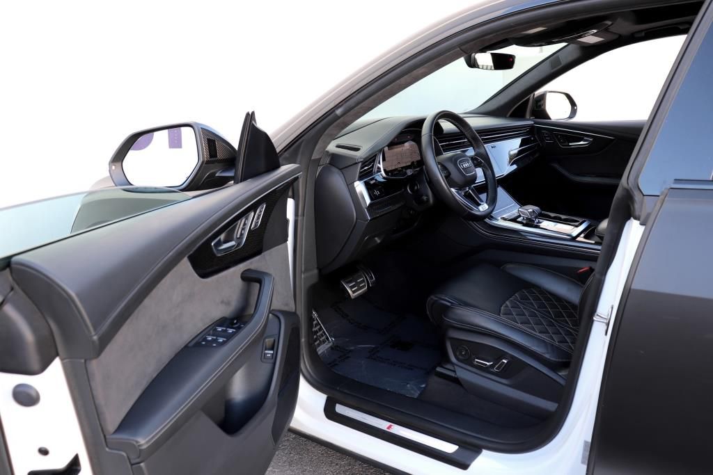 Photo 2 of this AUDI SQ8 PRESTIGE