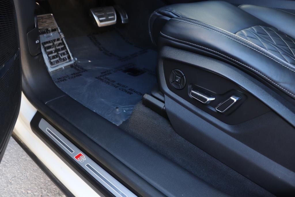 Photo 16 of this AUDI SQ8 PRESTIGE
