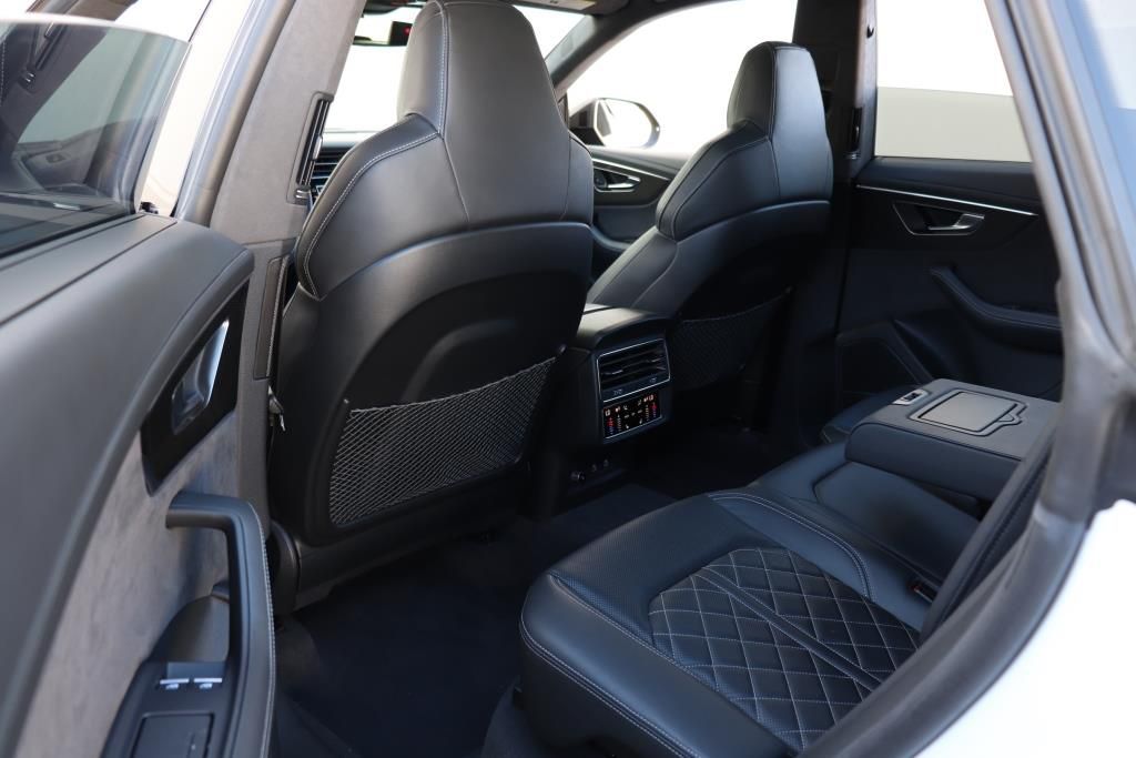 Photo 19 of this AUDI SQ8 PRESTIGE