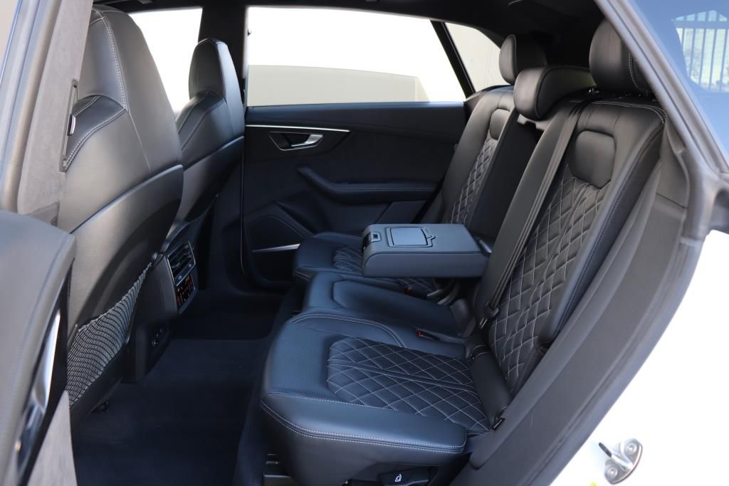 Photo 20 of this AUDI SQ8 PRESTIGE