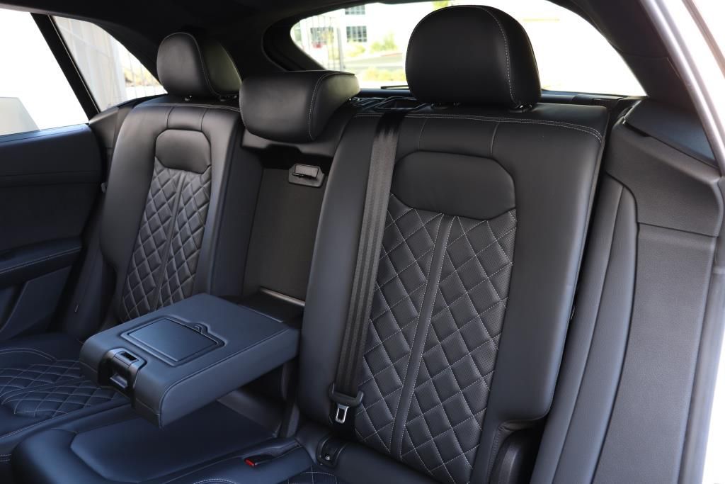 Photo 21 of this AUDI SQ8 PRESTIGE