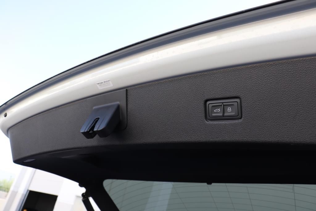 Photo 26 of this AUDI SQ8 PRESTIGE