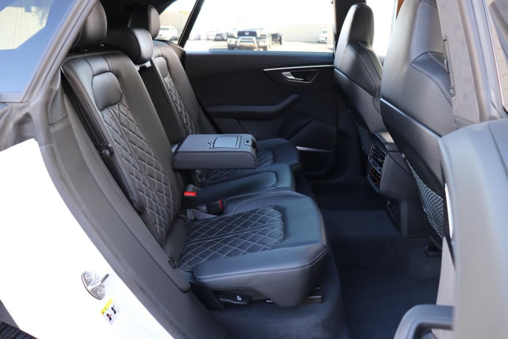 Photo 28 of this AUDI SQ8 PRESTIGE