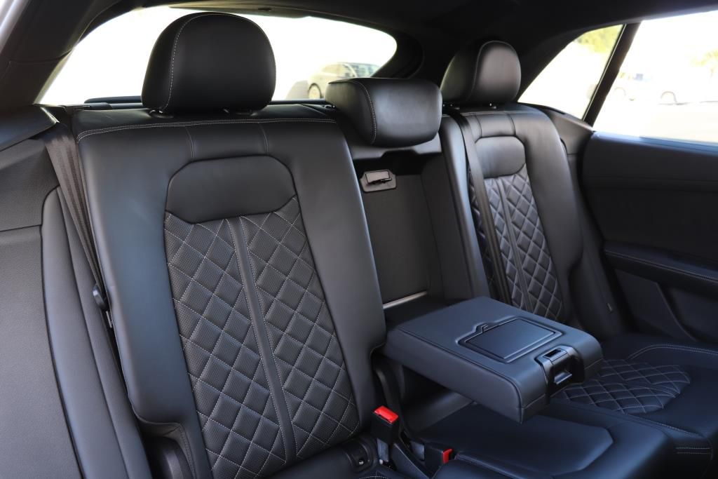 Photo 29 of this AUDI SQ8 PRESTIGE