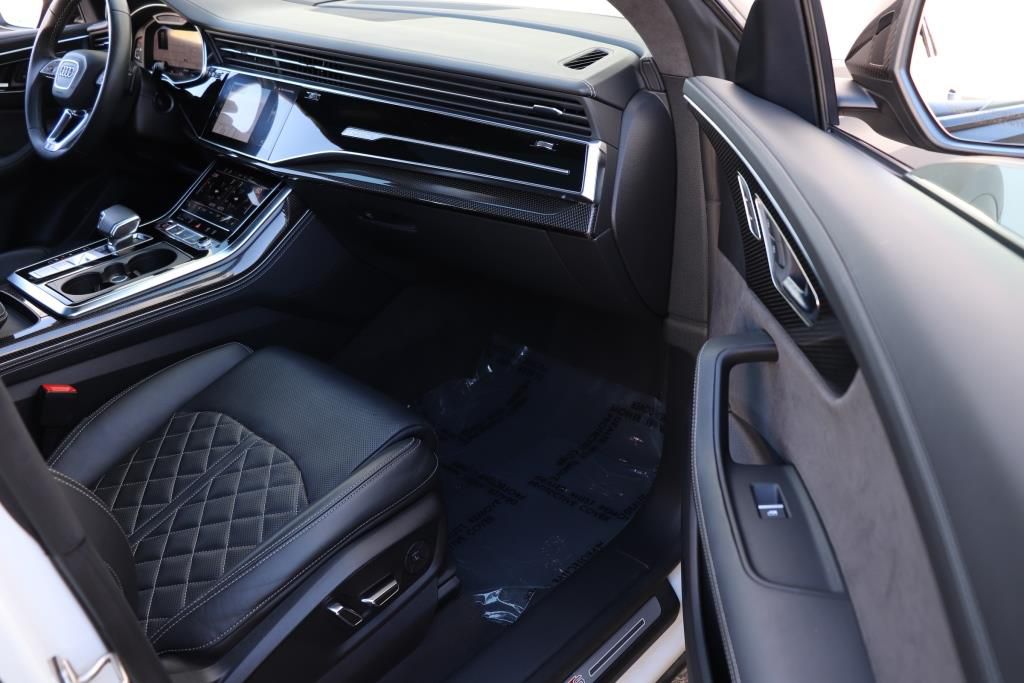 Photo 30 of this AUDI SQ8 PRESTIGE