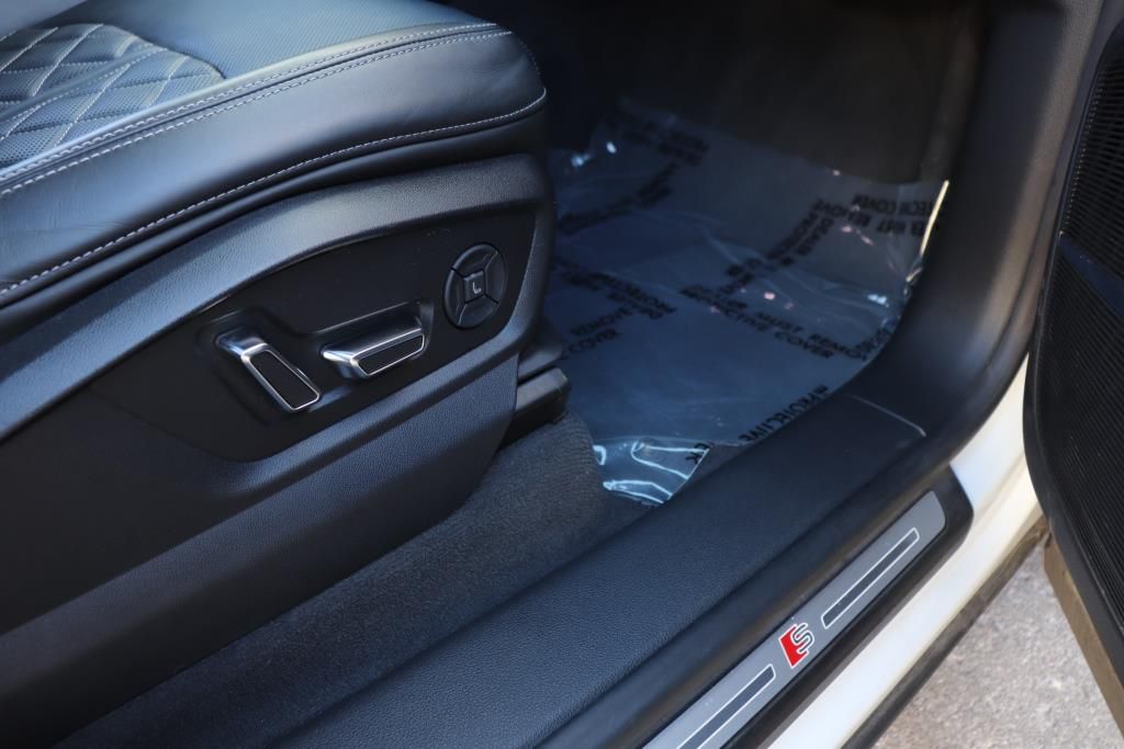 Photo 31 of this AUDI SQ8 PRESTIGE