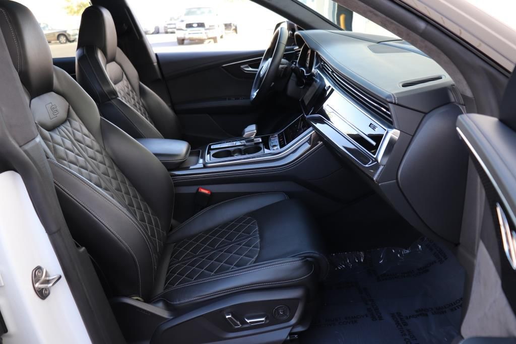 Photo 32 of this AUDI SQ8 PRESTIGE