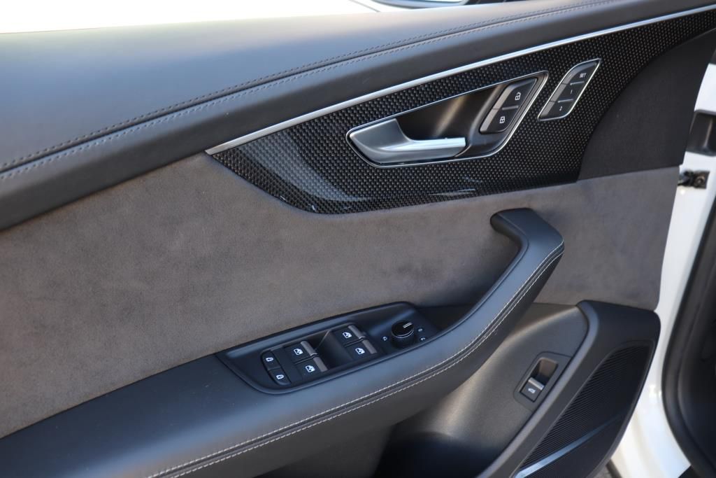 Photo 37 of this AUDI SQ8 PRESTIGE