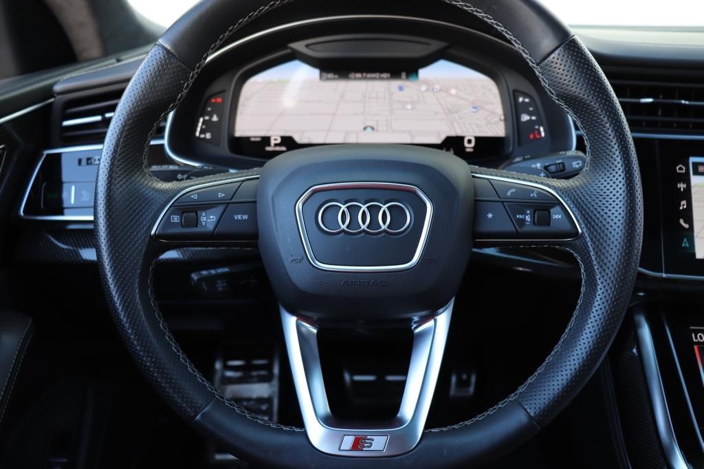 Photo 40 of this AUDI SQ8 PRESTIGE