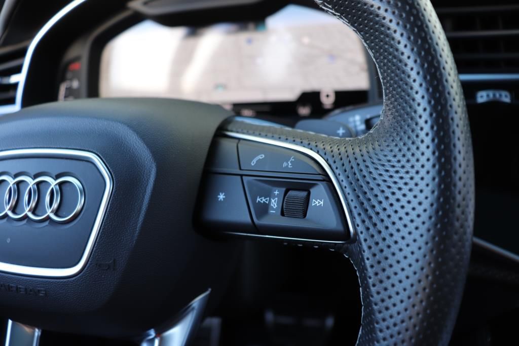Photo 41 of this AUDI SQ8 PRESTIGE