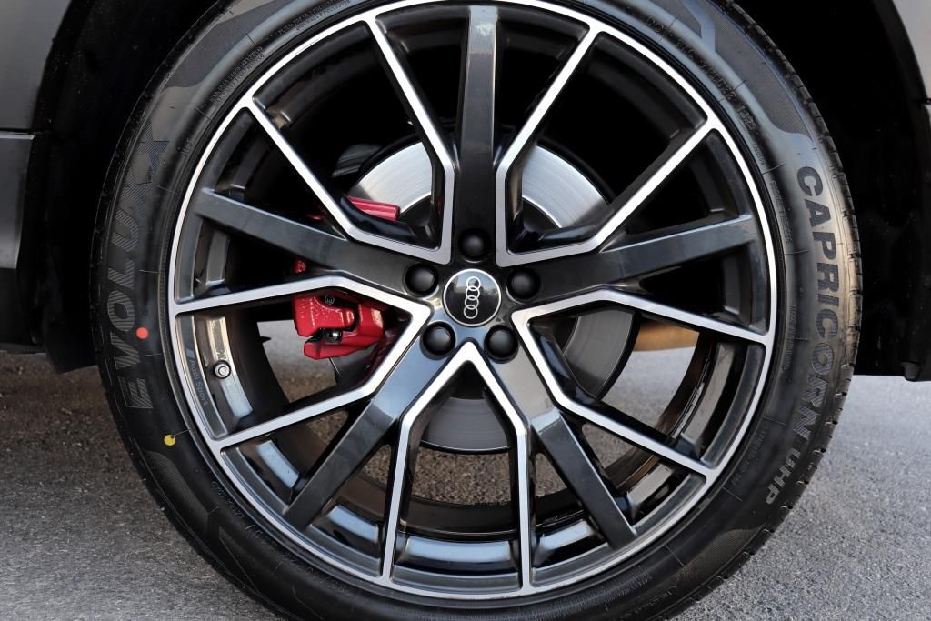 Photo 88 of this AUDI SQ8 PRESTIGE