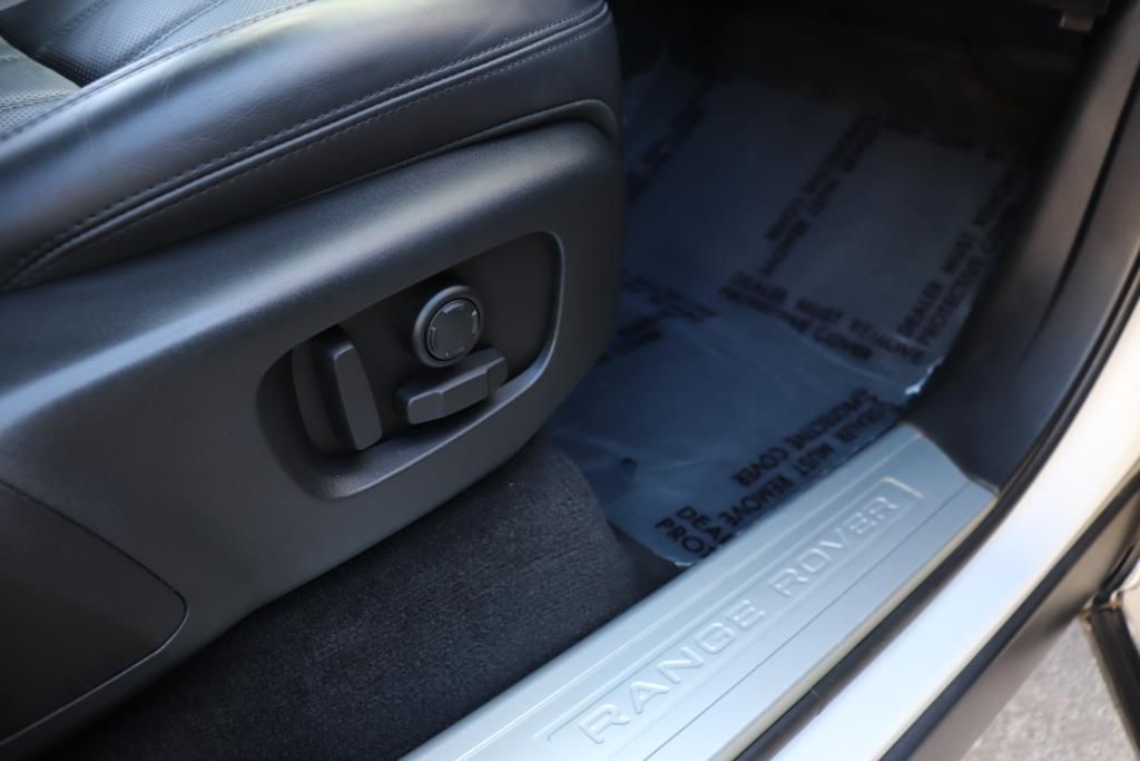 Photo 33 of this LAND ROVER RANGE ROVER SPO