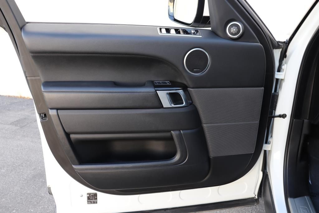Photo 39 of this LAND ROVER RANGE ROVER SPO