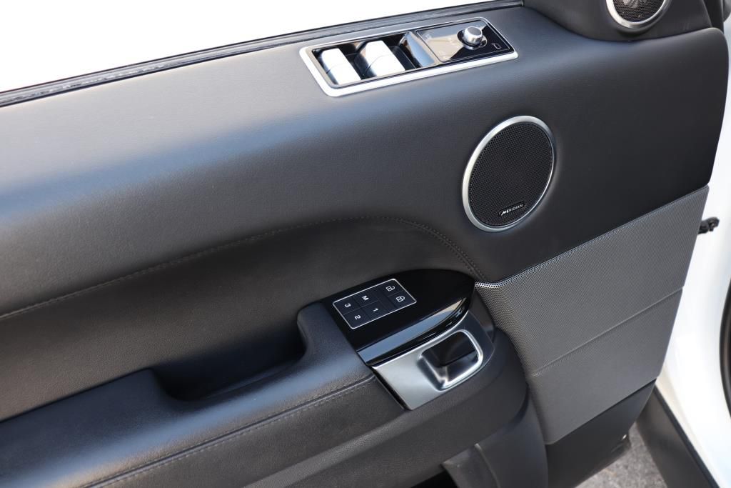 Photo 40 of this LAND ROVER RANGE ROVER SPO