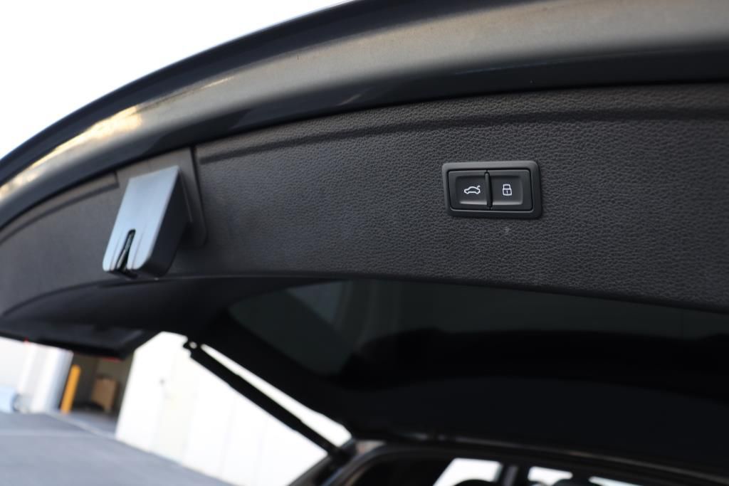 Photo 29 of this AUDI SQ5 PREMIUM PLU