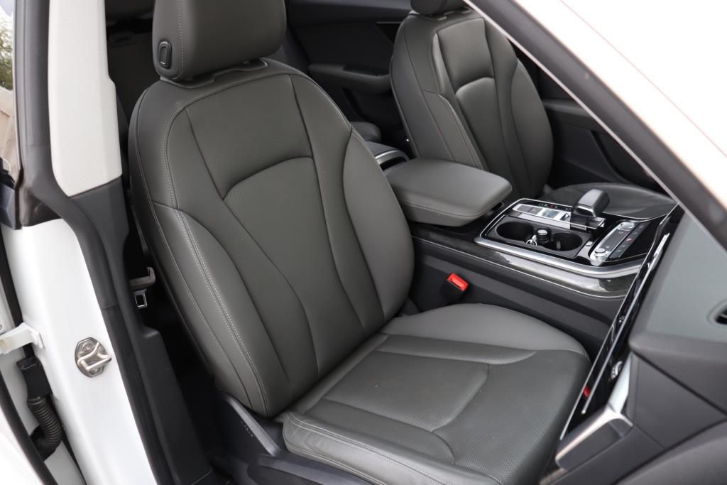 Photo 33 of this AUDI Q8 PREMIUM PLUS