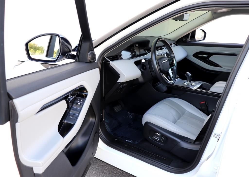 Photo 2 of this LAND ROVER RANGE ROVER EVO