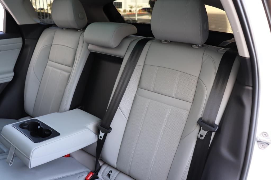 Photo 21 of this LAND ROVER RANGE ROVER EVO